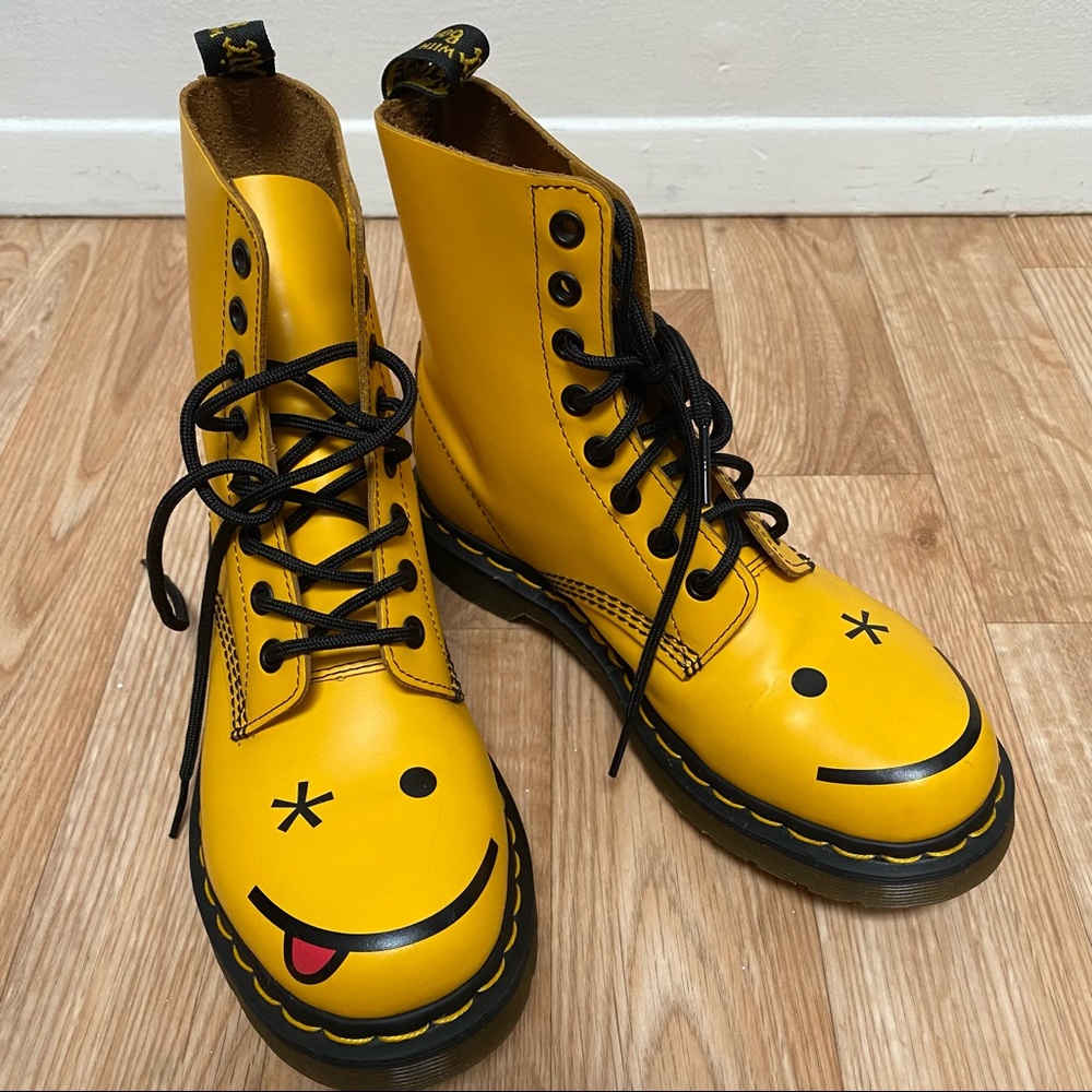 RARE Dr. Martens Yellow 🙂 Hincky 1460 Boots Sz 6